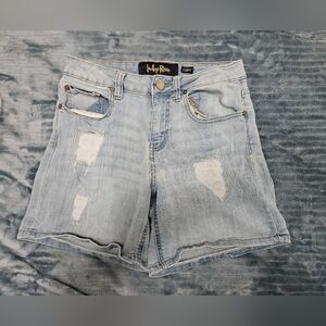 Indigo Rein Curvy Light Wash Jean Shorts!